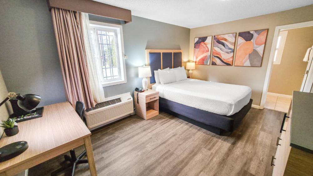 Queen Room interior